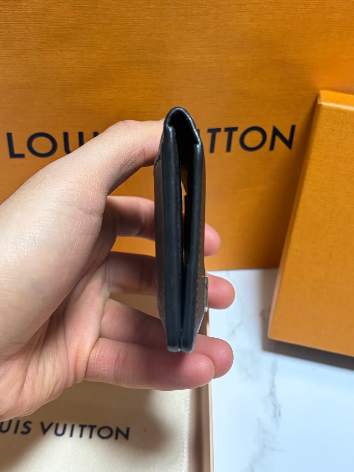 루이비통 타이가 은장 LV로고 비지니스 월렛 상품이미지5