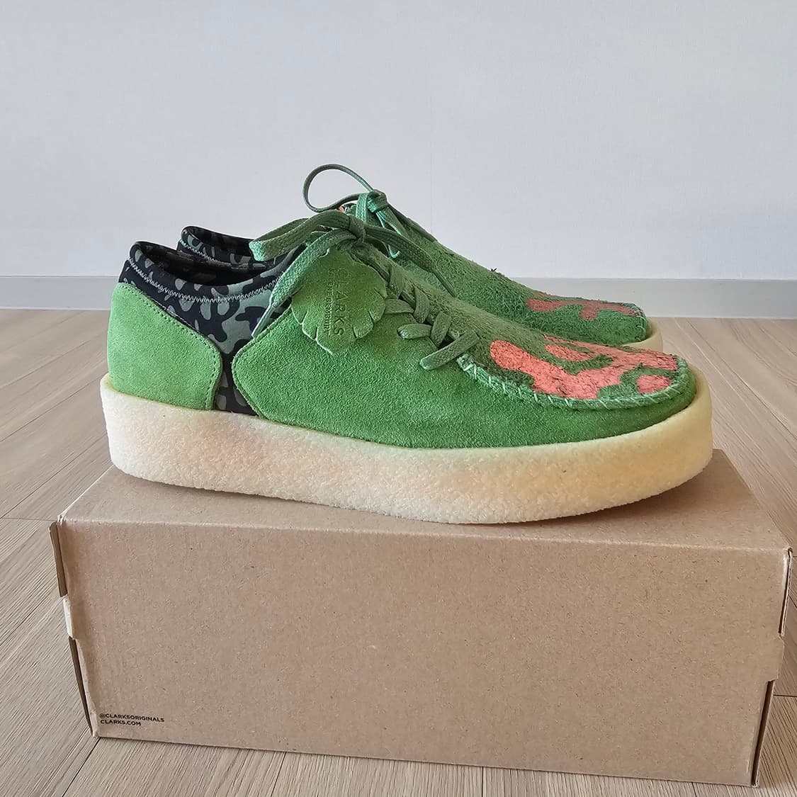 UK9 280 새제품 클락스 오리지널스 x 살레헤 벰버리 왈라비 모카슈즈 상품이미지3