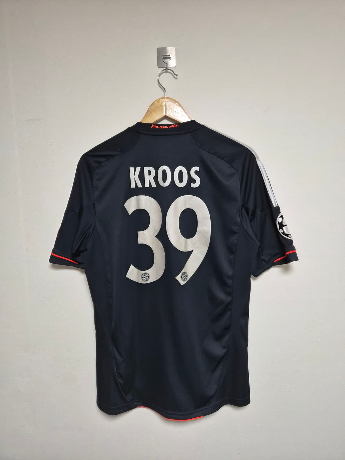 아디다스Adidas 바이에른뮌헨 토니크로스 유니폼 M사이즈 - T72 상품이미지2