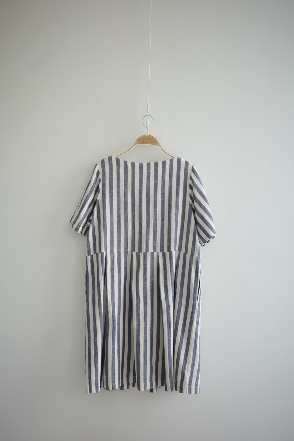 SHUTTLE NOTES 
• 네이비 스트라이프 코튼 원피스 상품이미지8