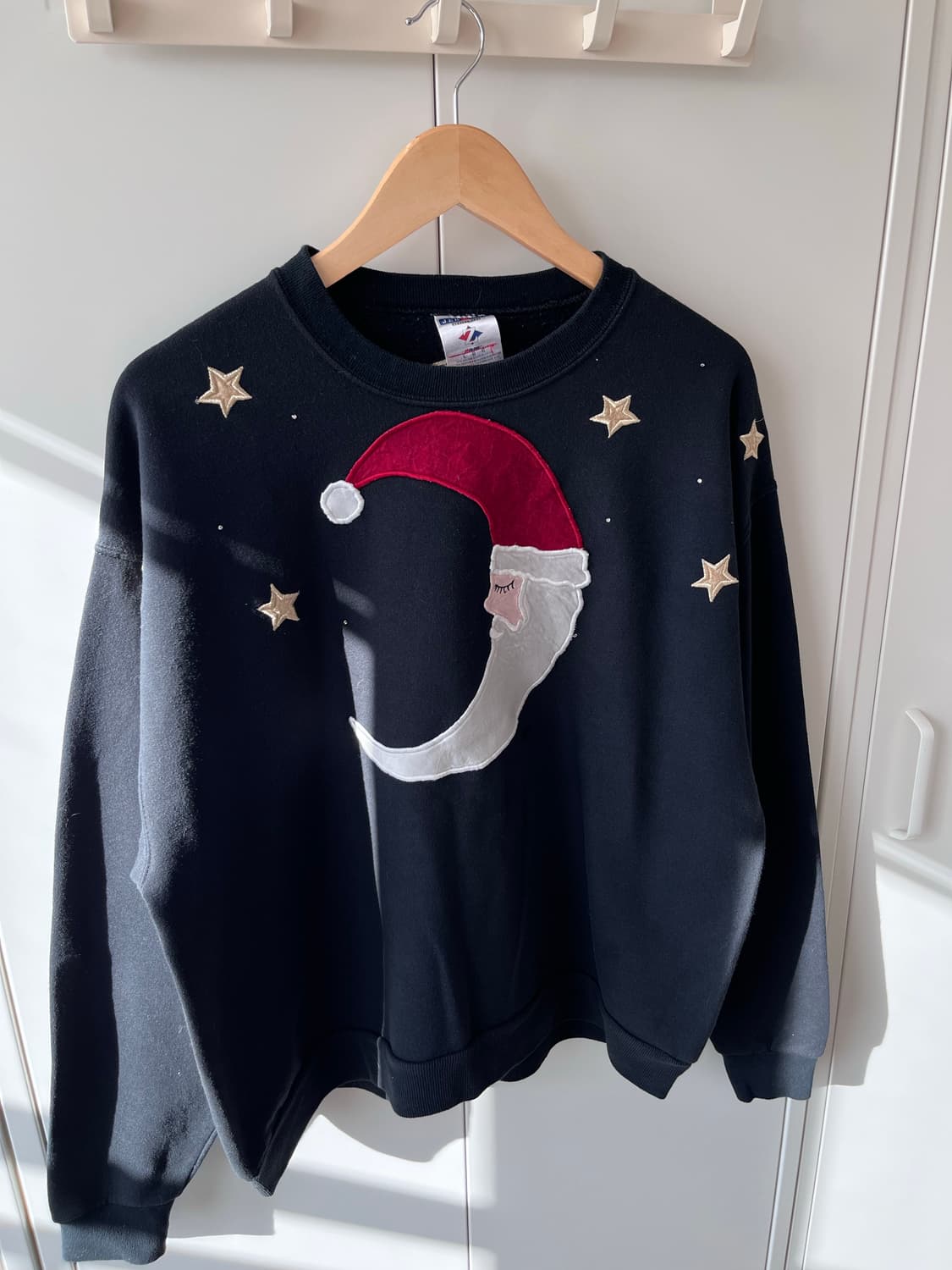 Jerzees 크리스마스 산타 자수 패치 오버핏 맨투맨 상품이미지10