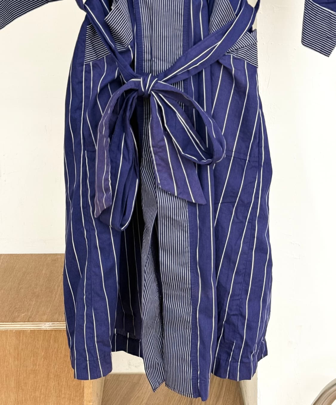 크리스찬 디올 네이비 스트라이브 드래싱 가운 상품이미지5