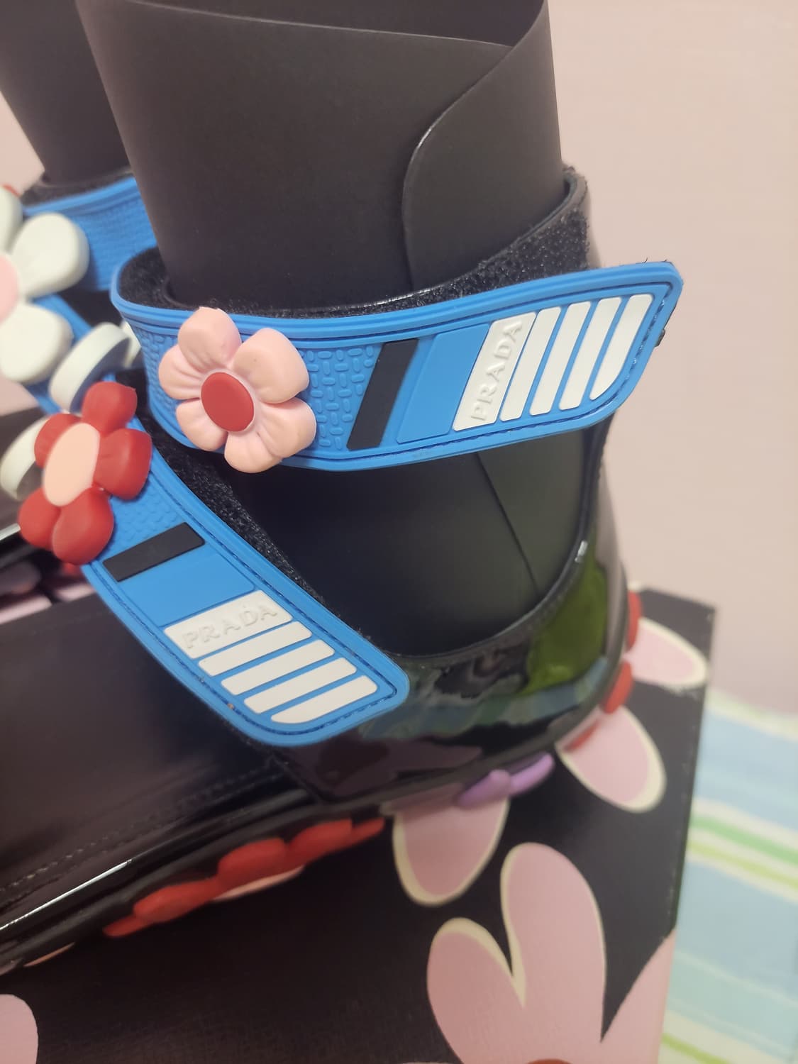 정품)1번신은상태최상!프라다 플라워 스트랩 벨크로 찍찍이 공주 샌들 단화 상품이미지3