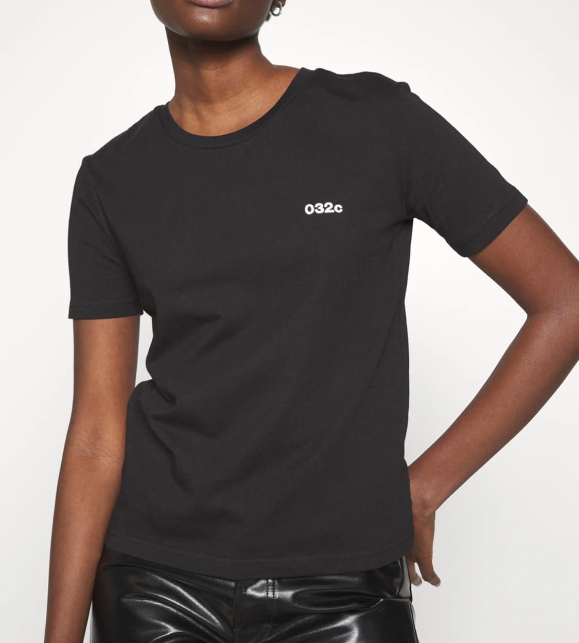 032c 로고 핏 베이직 티셔츠 상품이미지3