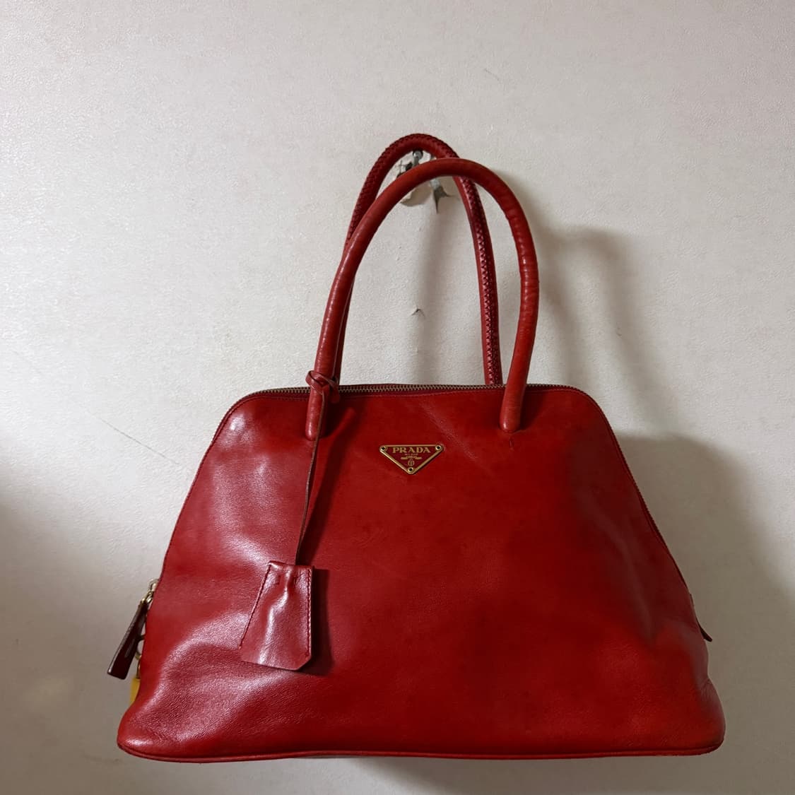 프라다 레더 삼각로고 레더 토트백 상품이미지10