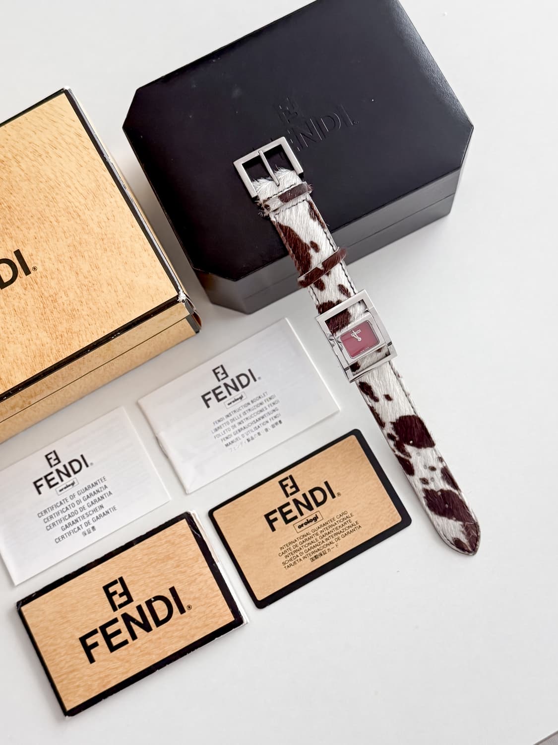 펜디 핑크 다이얼 시계 상품이미지10