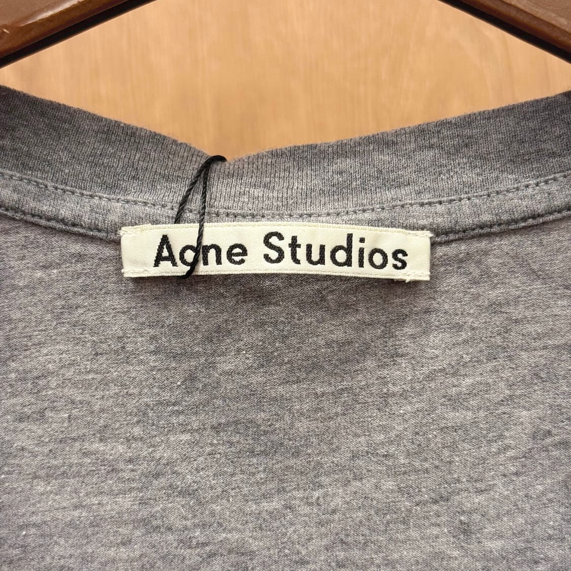 아크네 스튜디오 베이직 브이넥 반팔 티셔츠 슬림핏 그레이 상품이미지6