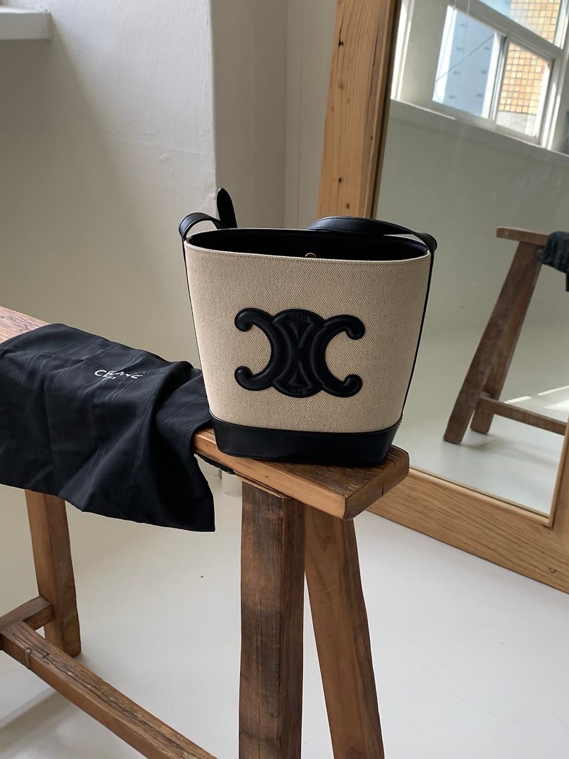 셀린느 트리오페 버킷백 상품이미지1