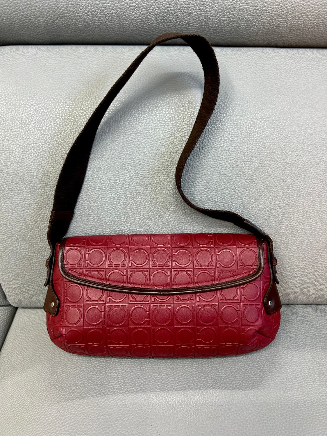 페라가모 간치니 패턴 숄더백 상품이미지2