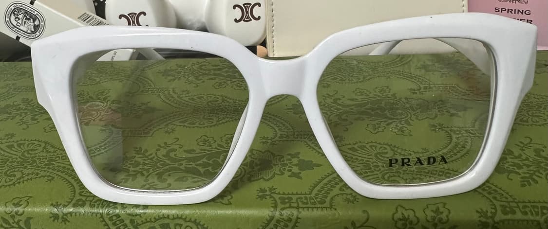 프라다 화이트 뿔테 안경 상품이미지2
