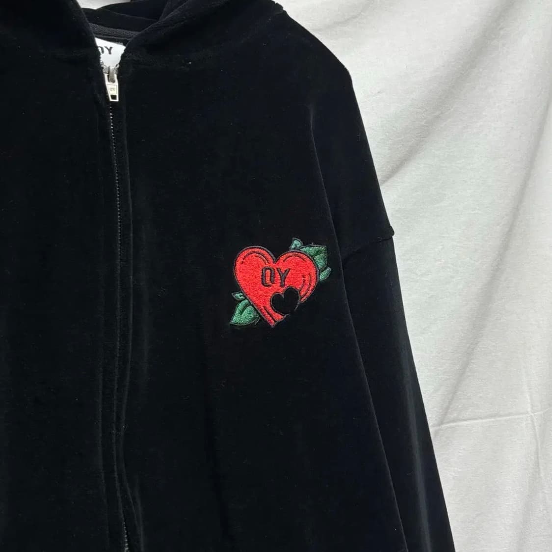 오와이OY 벨벳 하트 로고 후드집업 아우터 상품이미지3