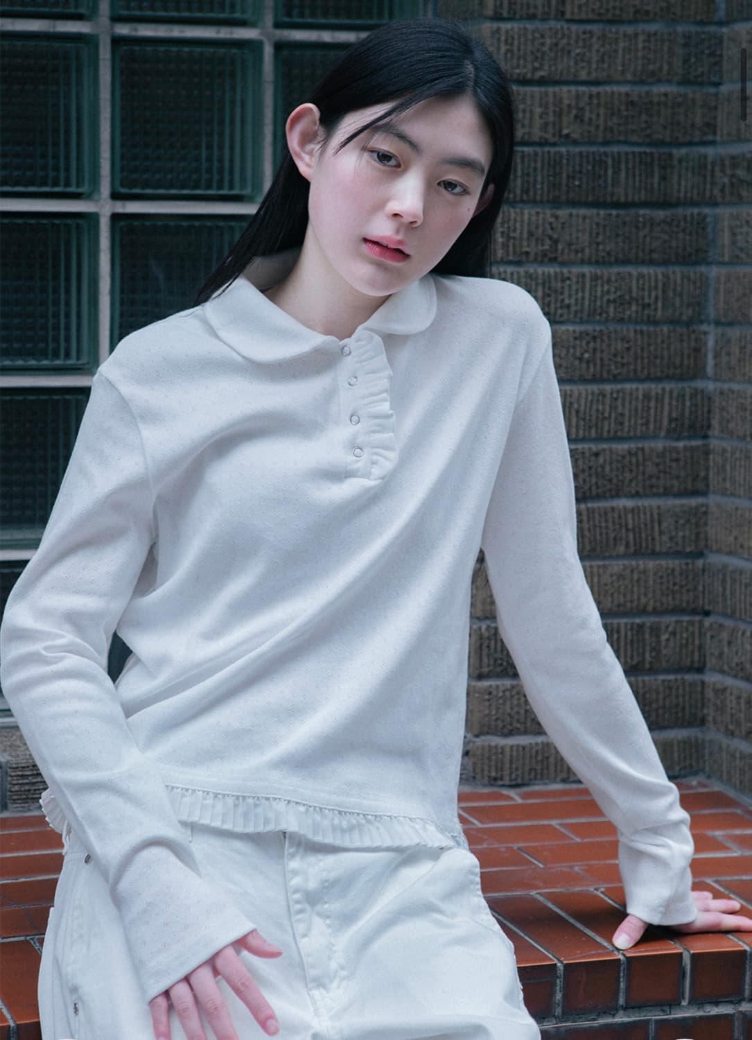 오헤시오 라운드 카라 프릴 롱 티셔츠 화이트  상품이미지1