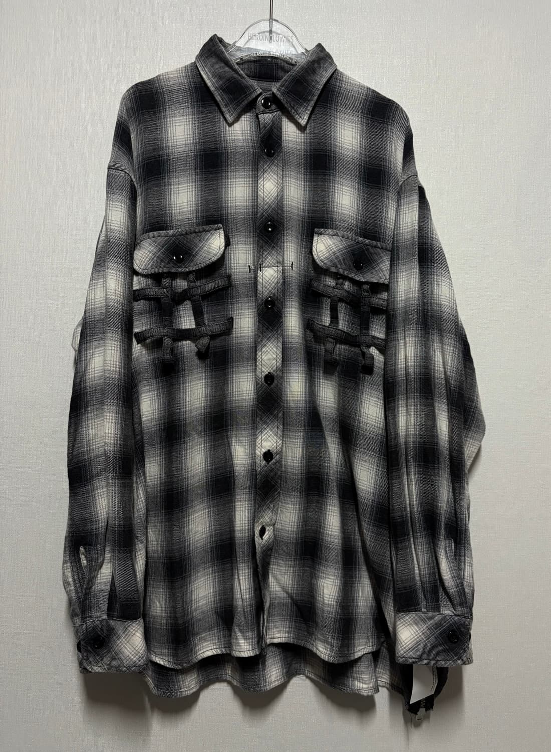 [46] 솔로이스트 오버사이즈 백지퍼 본디지 옴브레 셔츠 블랙 상품이미지1