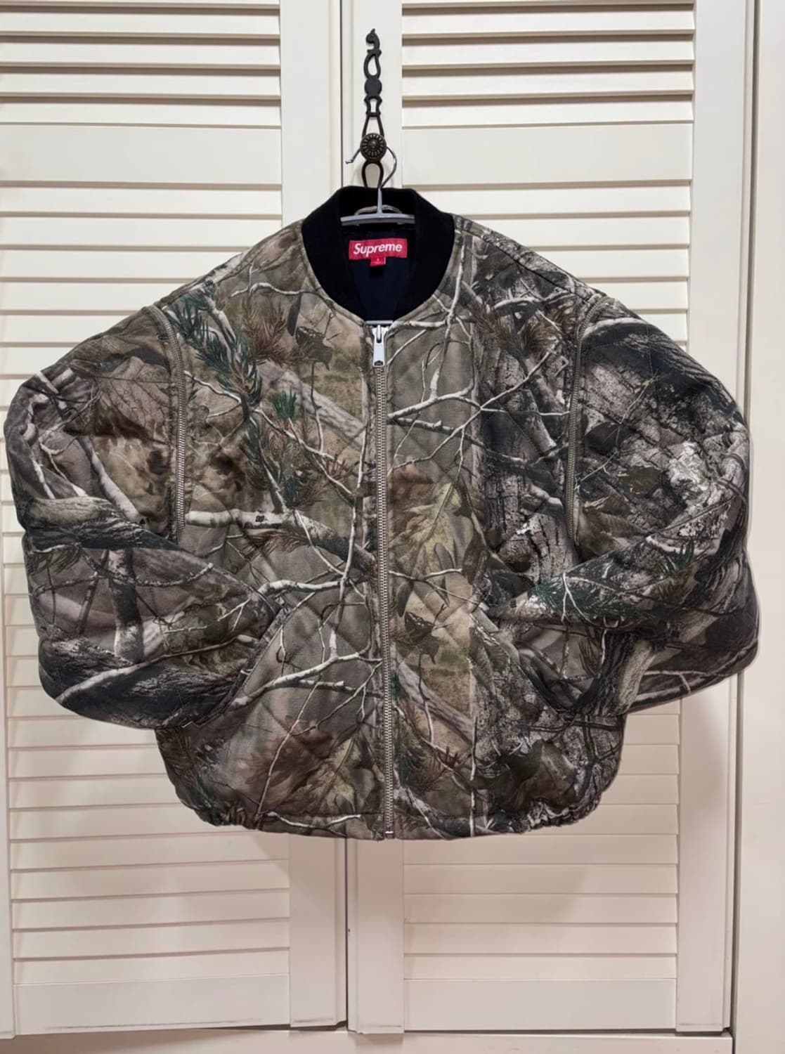 [S급] 슈프림 퀼티드 봄버 자켓 리얼트리 AP 카 모 25FW 상품이미지1