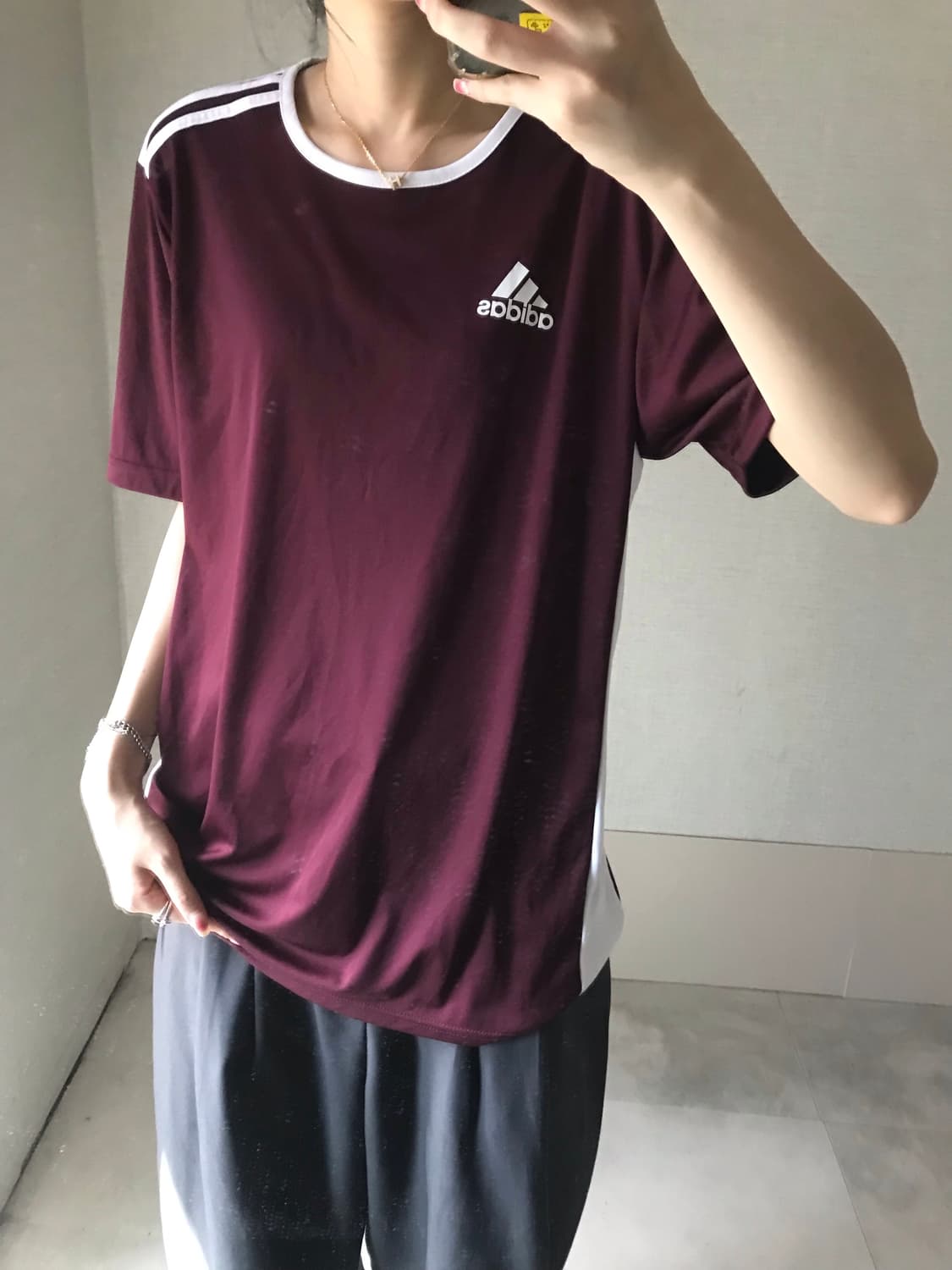 아디다스 버건디 반팔티셔츠 상품이미지3