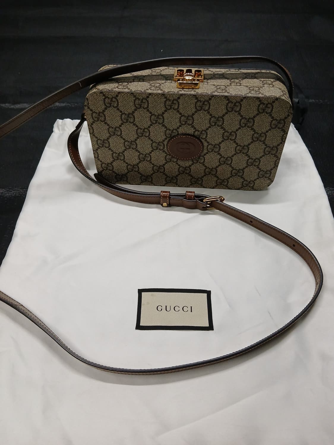 구찌 GG 인터로킹 크로스백 미니 723129 상품이미지2