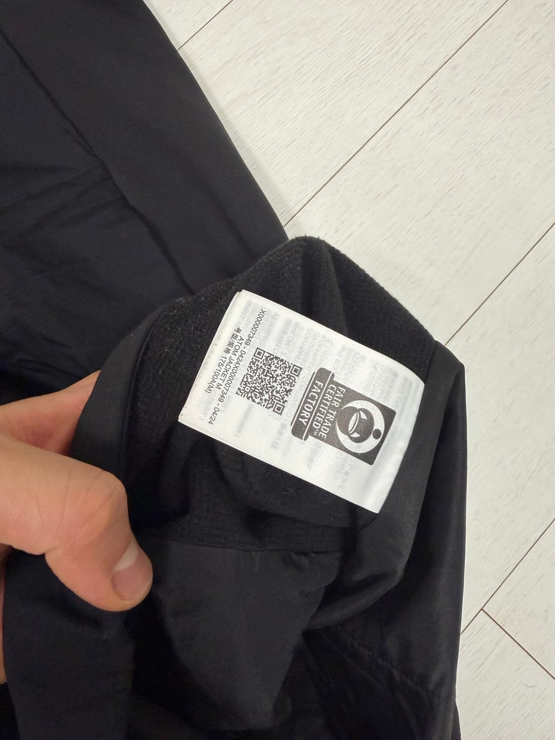 아크테릭스 아톰 자켓 M 사이즈  상태 9.5/10 사진찍고 절대 안입습 상품이미지3