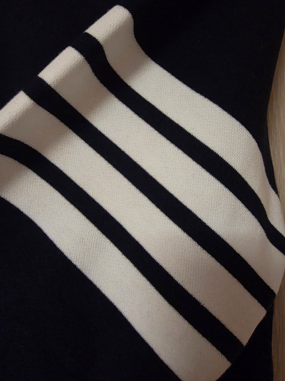 [구매1달] 25FW 톰브라운 엔지니어드 맨투맨 네이비 5사이즈 상품이미지6