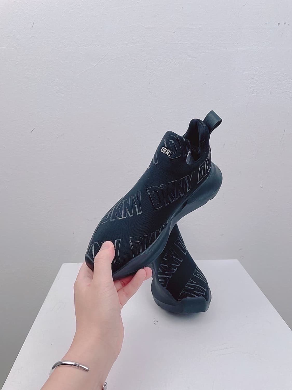(정품/새상품) DKNY 여성 삭스 스니커즈 블랙 상품이미지1