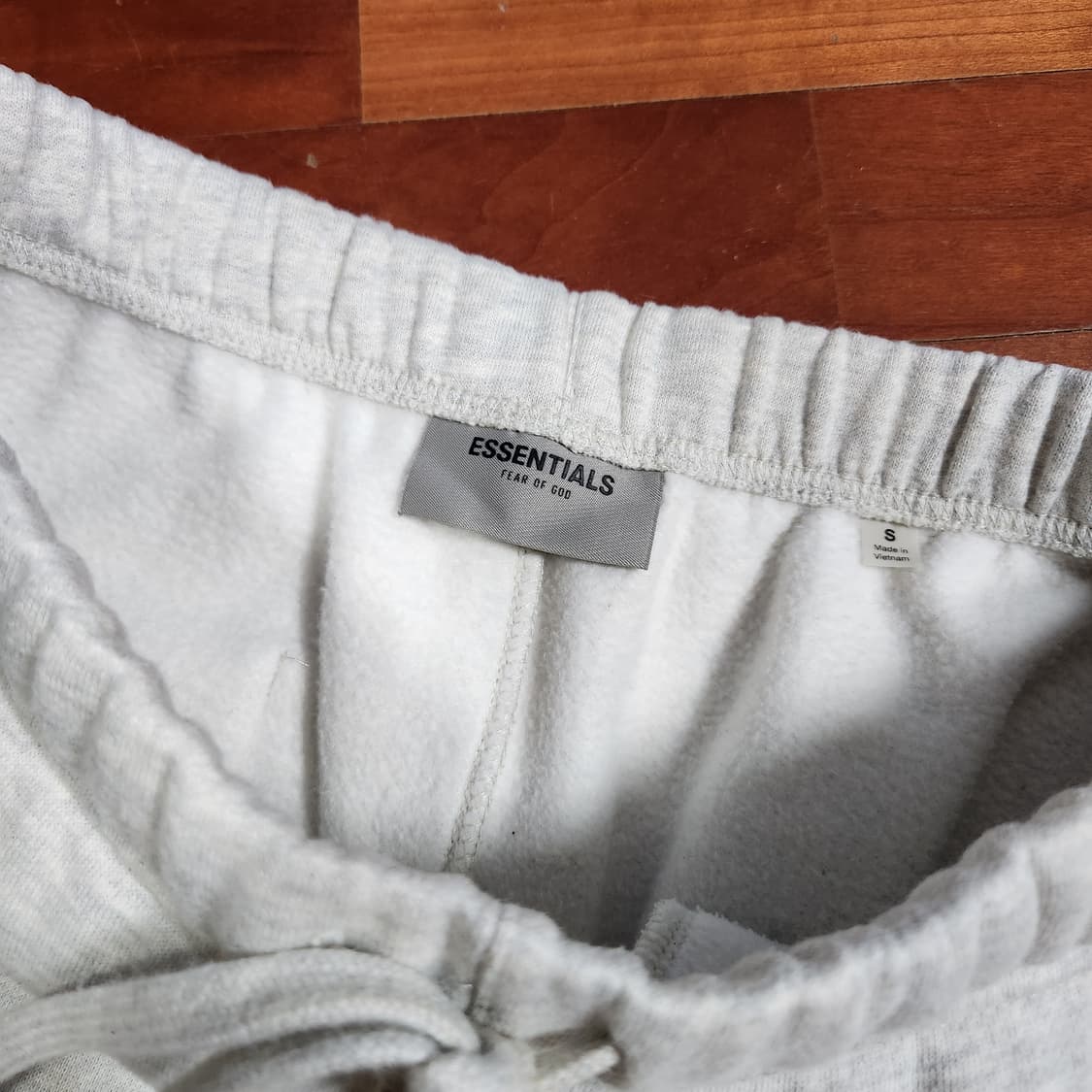 피어오브갓 에센셜 앞로고 크루넥 맨투맨 스웨트 팬츠 셋업 오트밀 상품이미지9