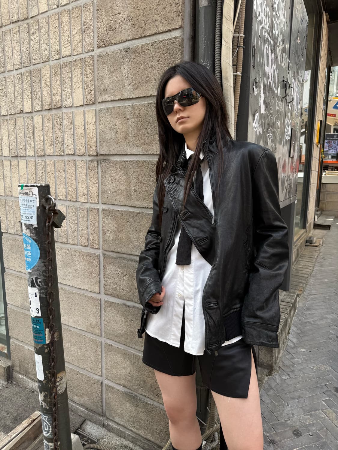 언밸런스 버튼 디테일 레더 자켓 상품이미지1