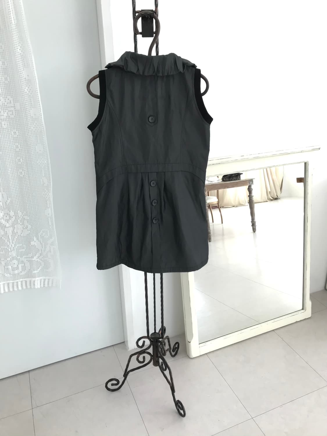 프릴 버튼 차콜 메탈릭 베스트•자켓 상품이미지2