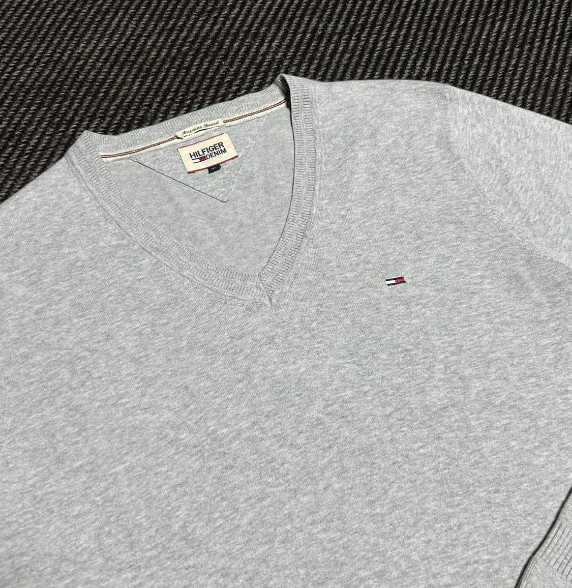 [L] Tommy 타미힐피거 그레이 코튼 브이넥 니트 상품이미지2