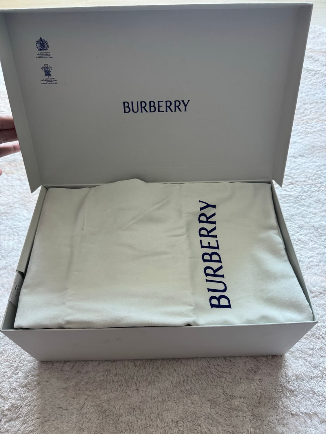 버버리 스팅레이 아플리케 디테일 슬라이더 샌들 8081265 슬라이더  상품이미지7