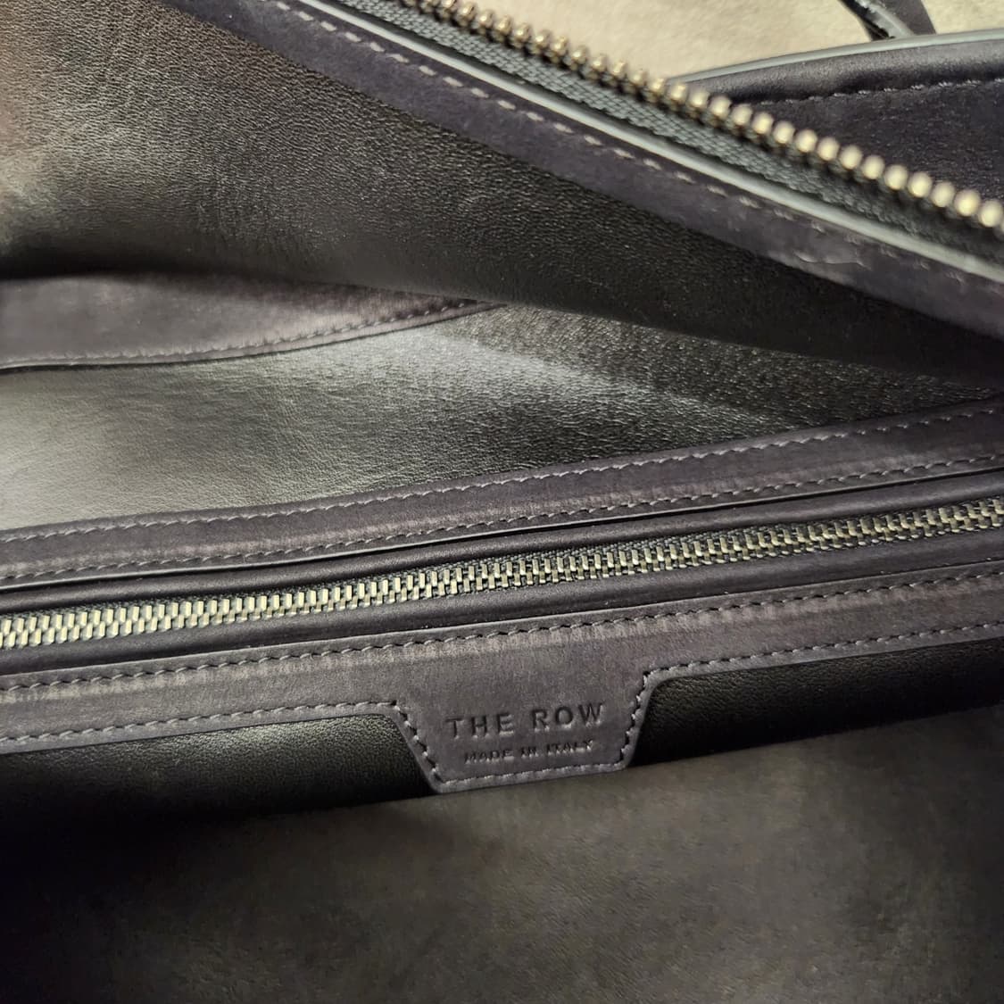 더로우 테라스백 누벅 블랙 스웨이드 (라올스 정품 감정서) 상품이미지3