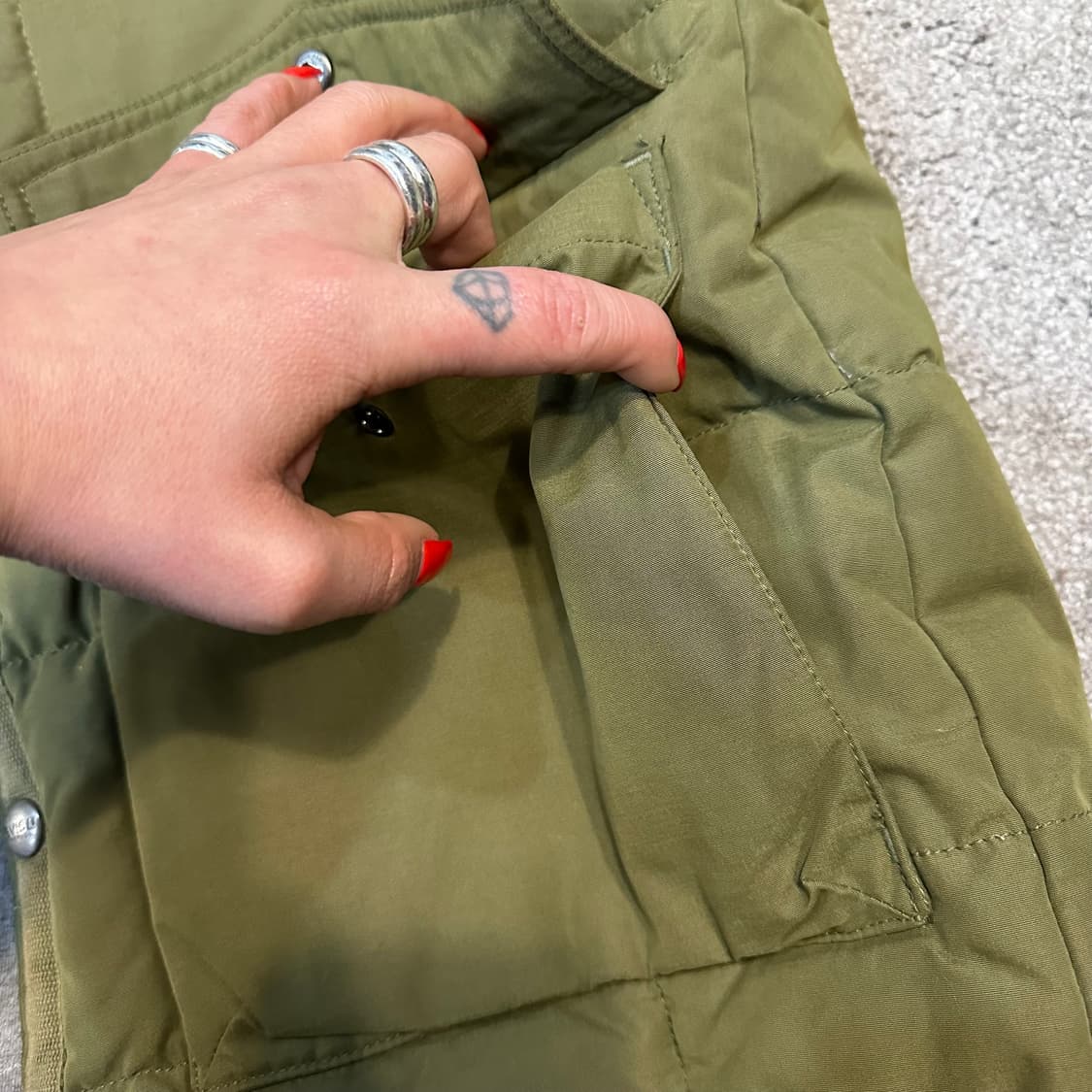 에비수 카키 스퀘어 퀄팅 패디드 패딩 베스트2XL 상품이미지9