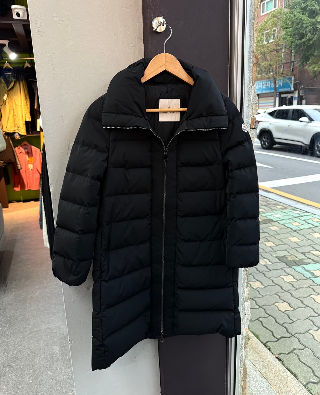0/ 몽클레어 하이넥 와펜패치 롱패딩 점퍼 상품이미지3