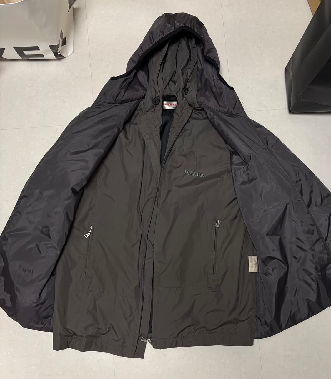 프라다 후드 레이어드 바람막이 패딩 상품이미지2