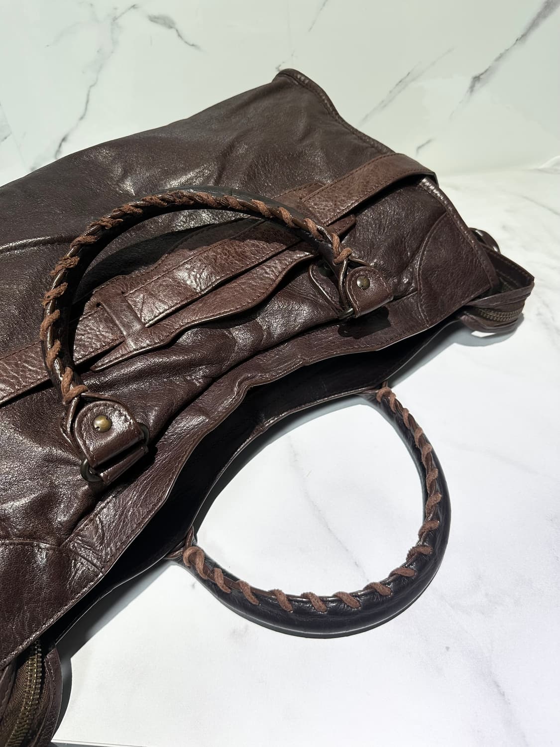 [A 정품] 발렌시아가 시티 모터백 미디움 다크브라운 상품이미지7