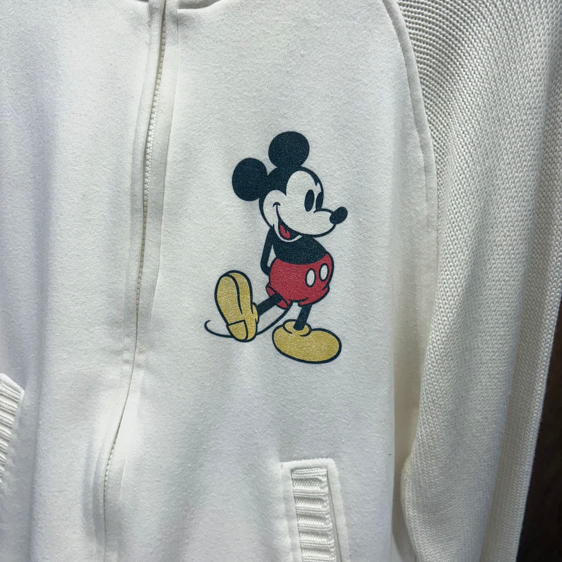 디즈니 니트 집업 캐릭터 프린팅 배색 카라 사선 포켓 디테일 화이트 상품이미지6