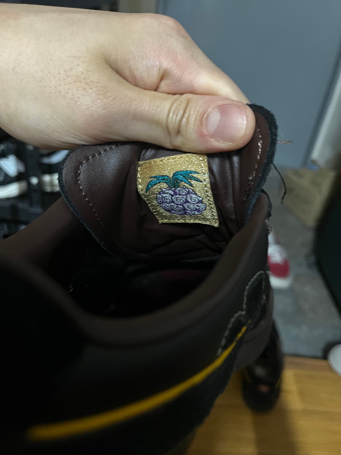 푸마 x 원피스 스웨이드 검은 수염 티치 스니커즈 블랙 다크 초콜릿 상품이미지5