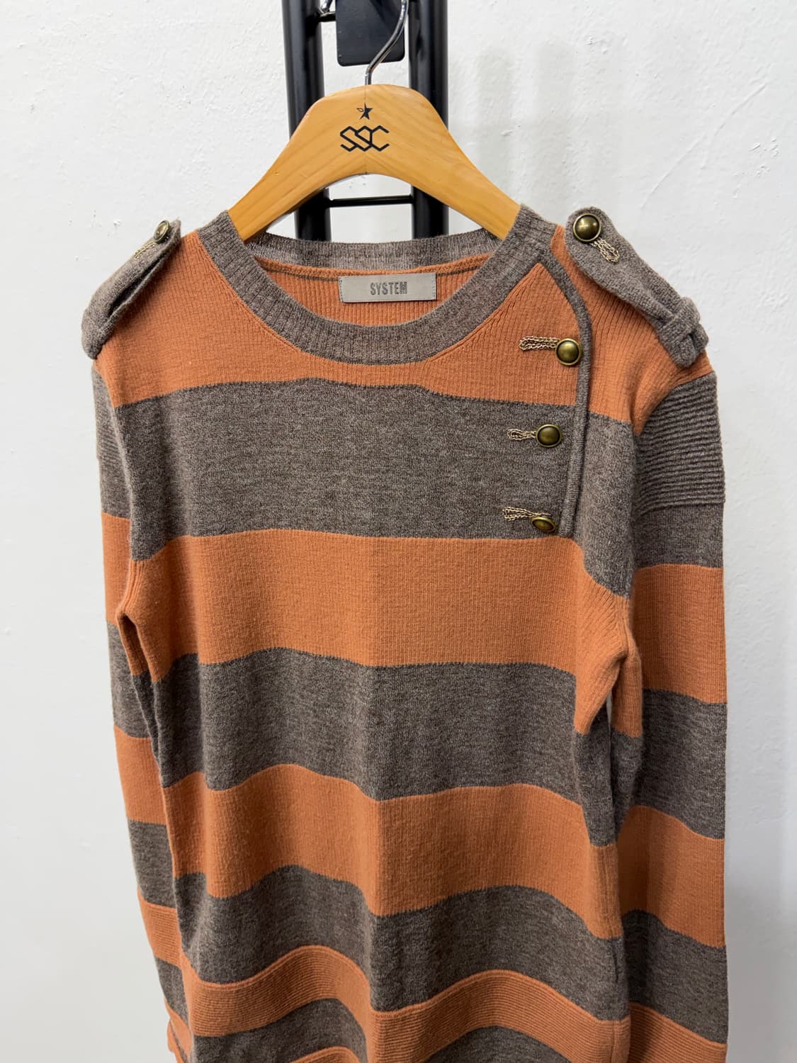 정품) 시스템 한섬 브라운 오렌지 스트라이프 니트 90F 상품이미지3