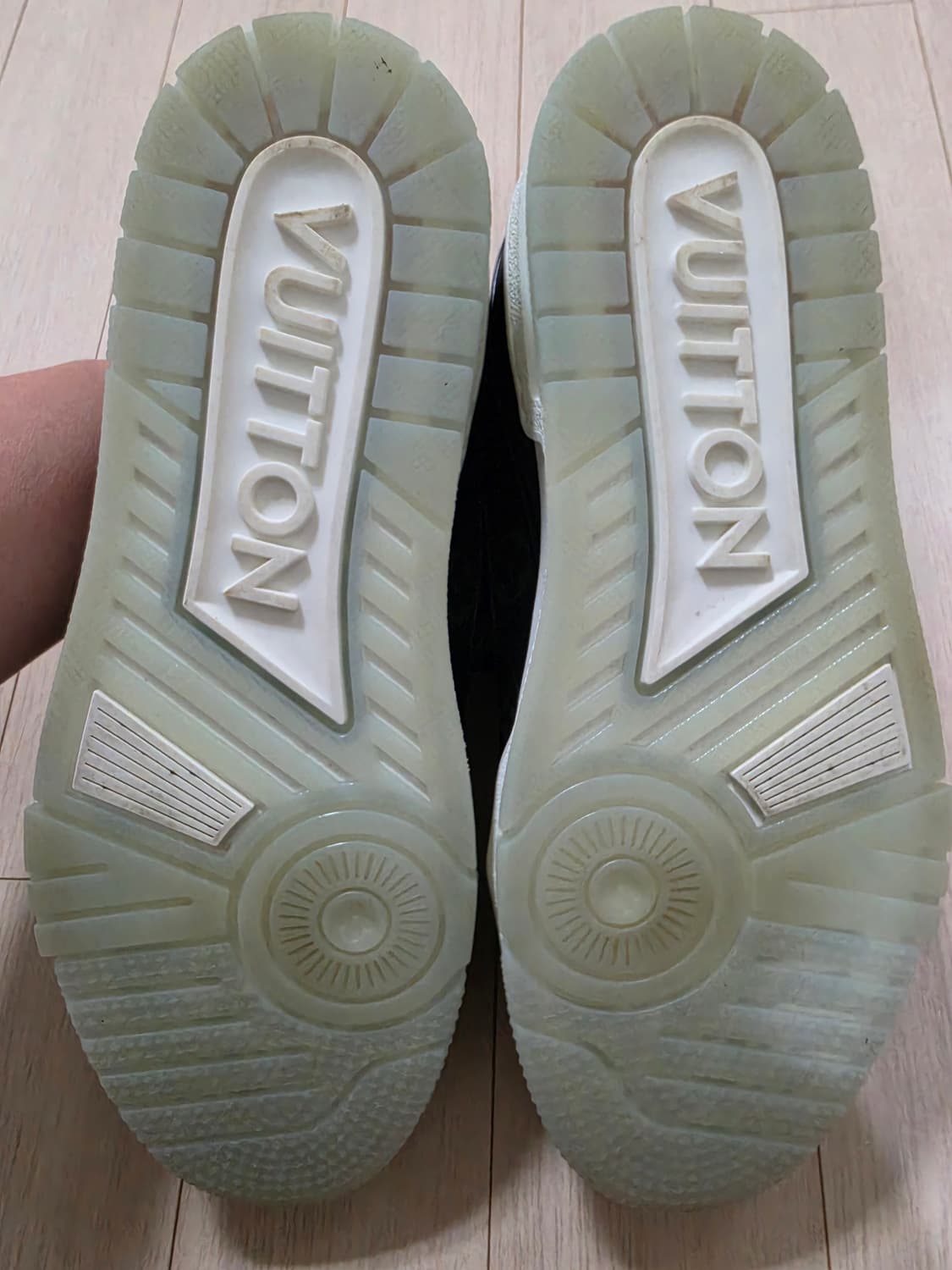 루이비통 LV 트레이너 스니커즈 블랙 6.5 255-260사이즈 상품이미지4