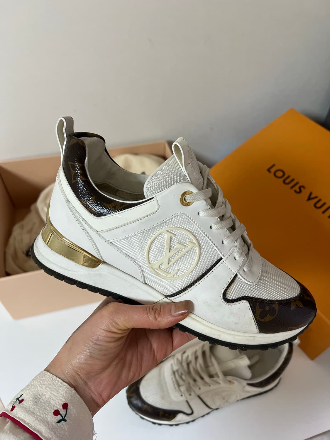 루이비통 런어웨이 스니커즈 37 상품이미지3