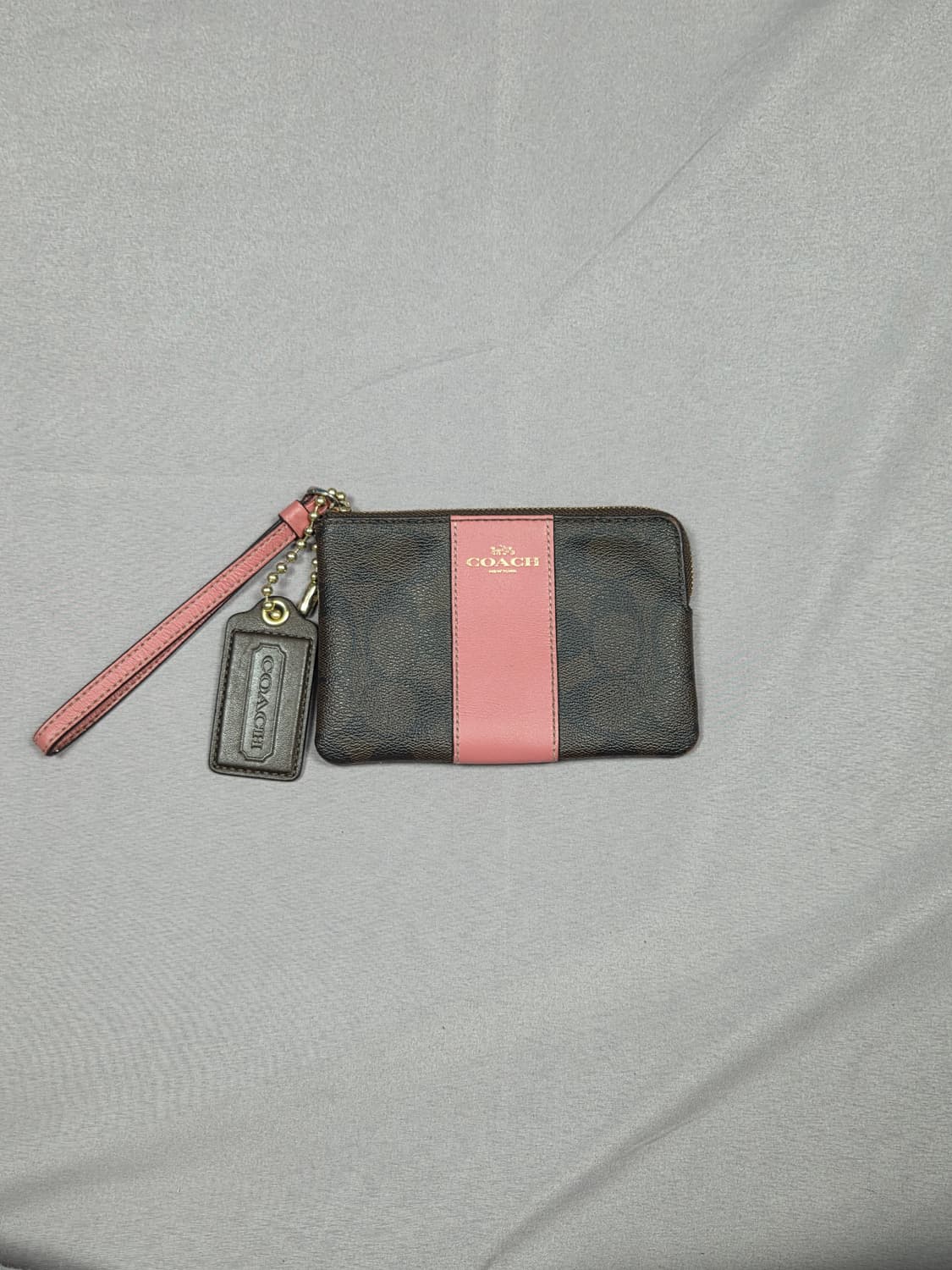 [코치] 시그니처 센터 스트라이프 코너 지퍼 리스트릿 | G00016 상품이미지1