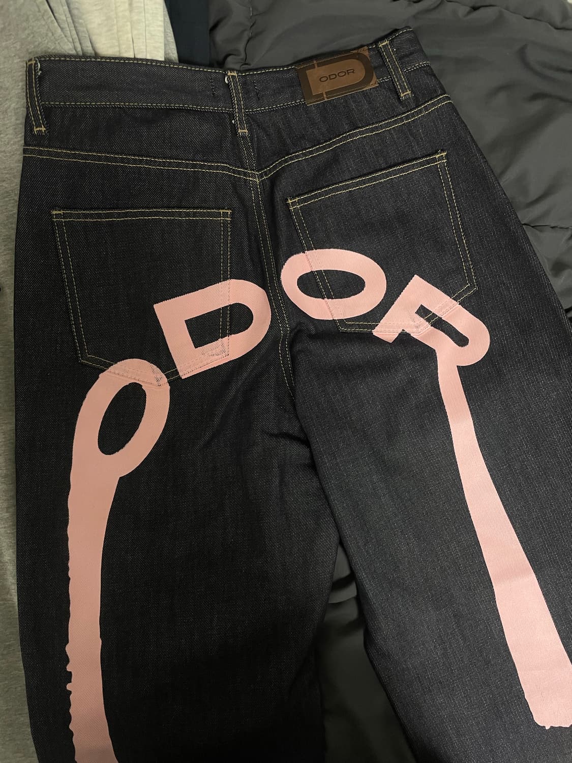 오도어 로고 드랍 팬츠 상품이미지1