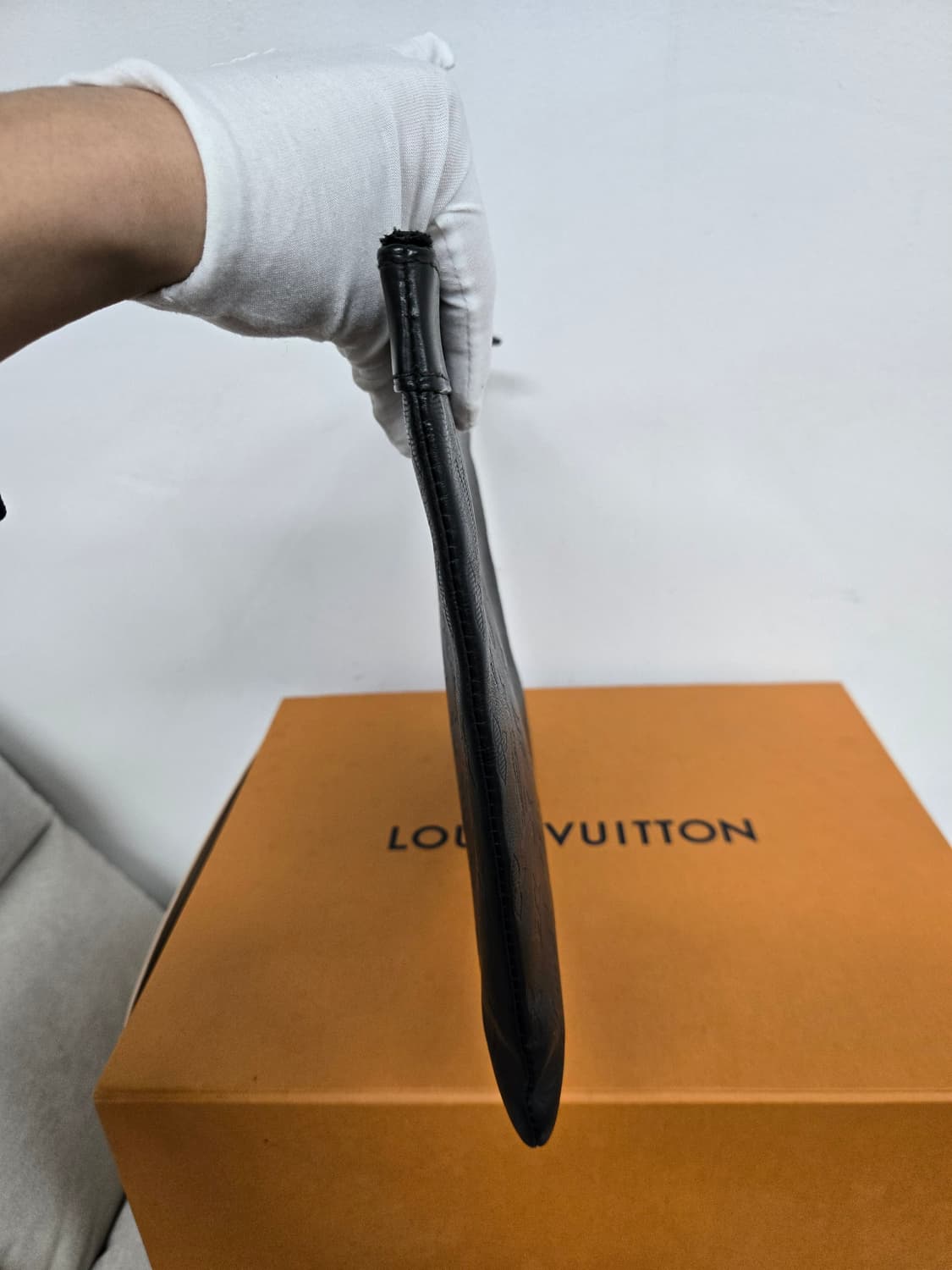 [보증서 정품] 루이비통 포쉐트 쉐도우 클러치백 상품이미지4