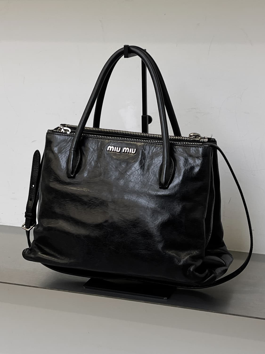 미우미우 비텔로 샤인 토트백 상품이미지1