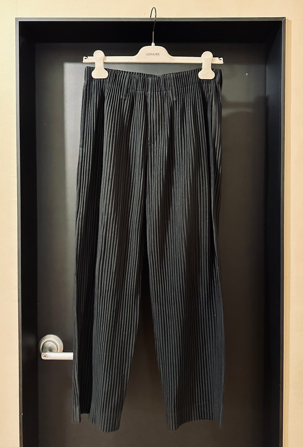 옴므플리세 이세이미야케 베이직 스트레이트 팬츠 블랙 1사이즈 상품이미지2