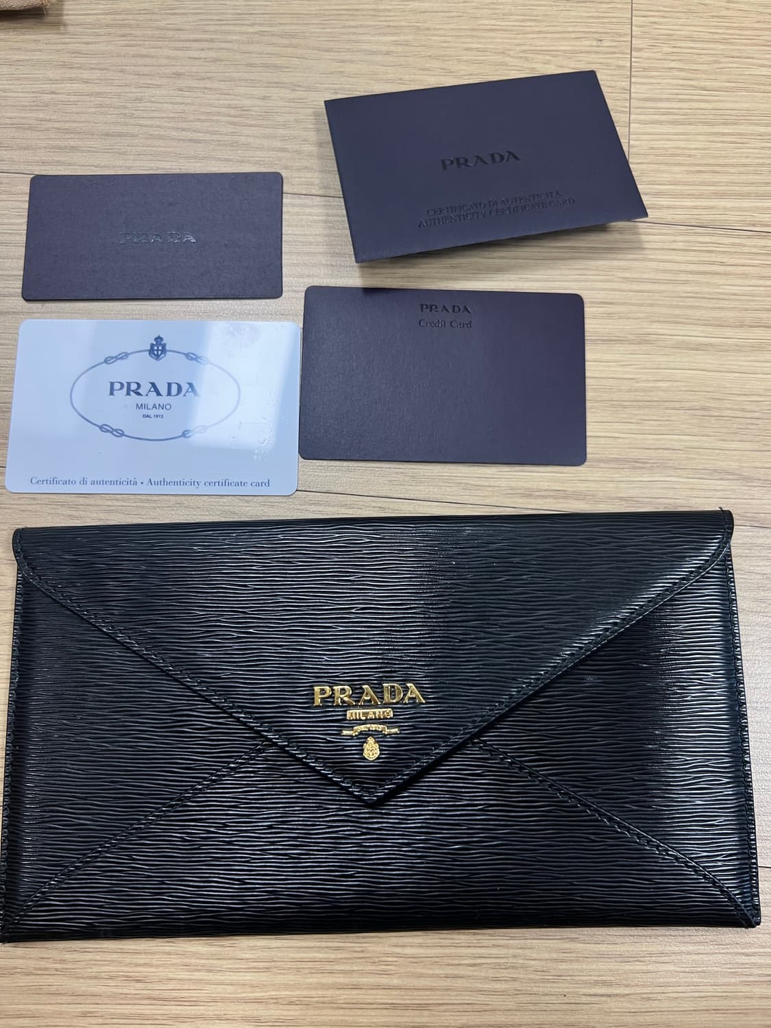 프라다 사피아노 가죽 클러치 지갑 상품이미지3