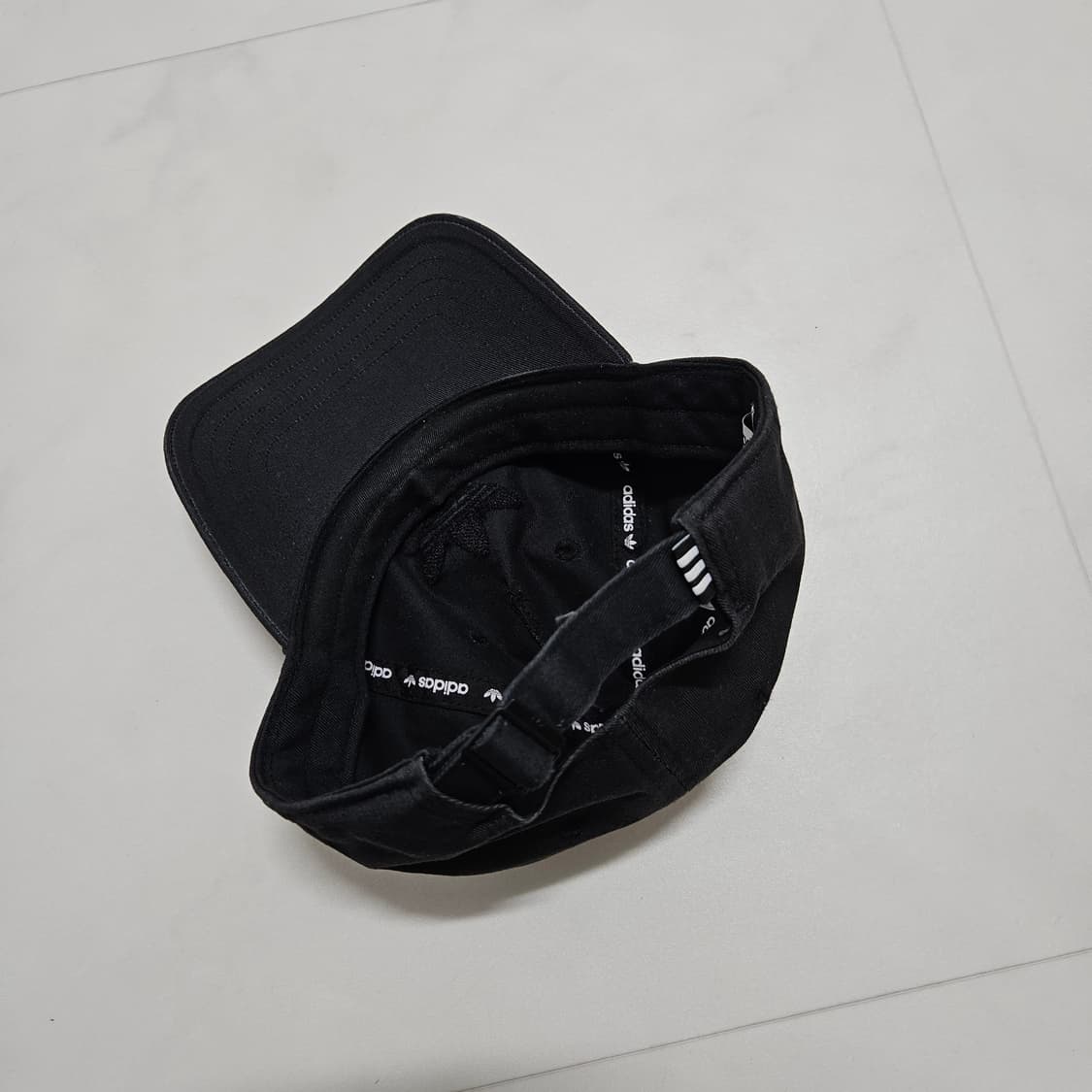 아디다스 올블랙 부클로고 파이어버드 볼캡 상품이미지3