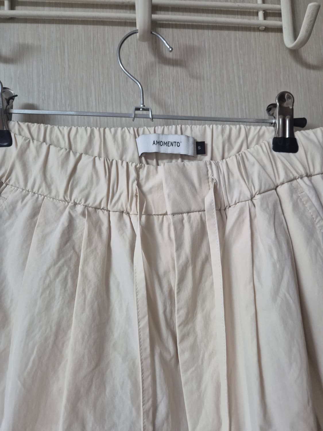 (22년) 아모멘토 투턱 와이드 드로우 스트링 팬츠 상품이미지3