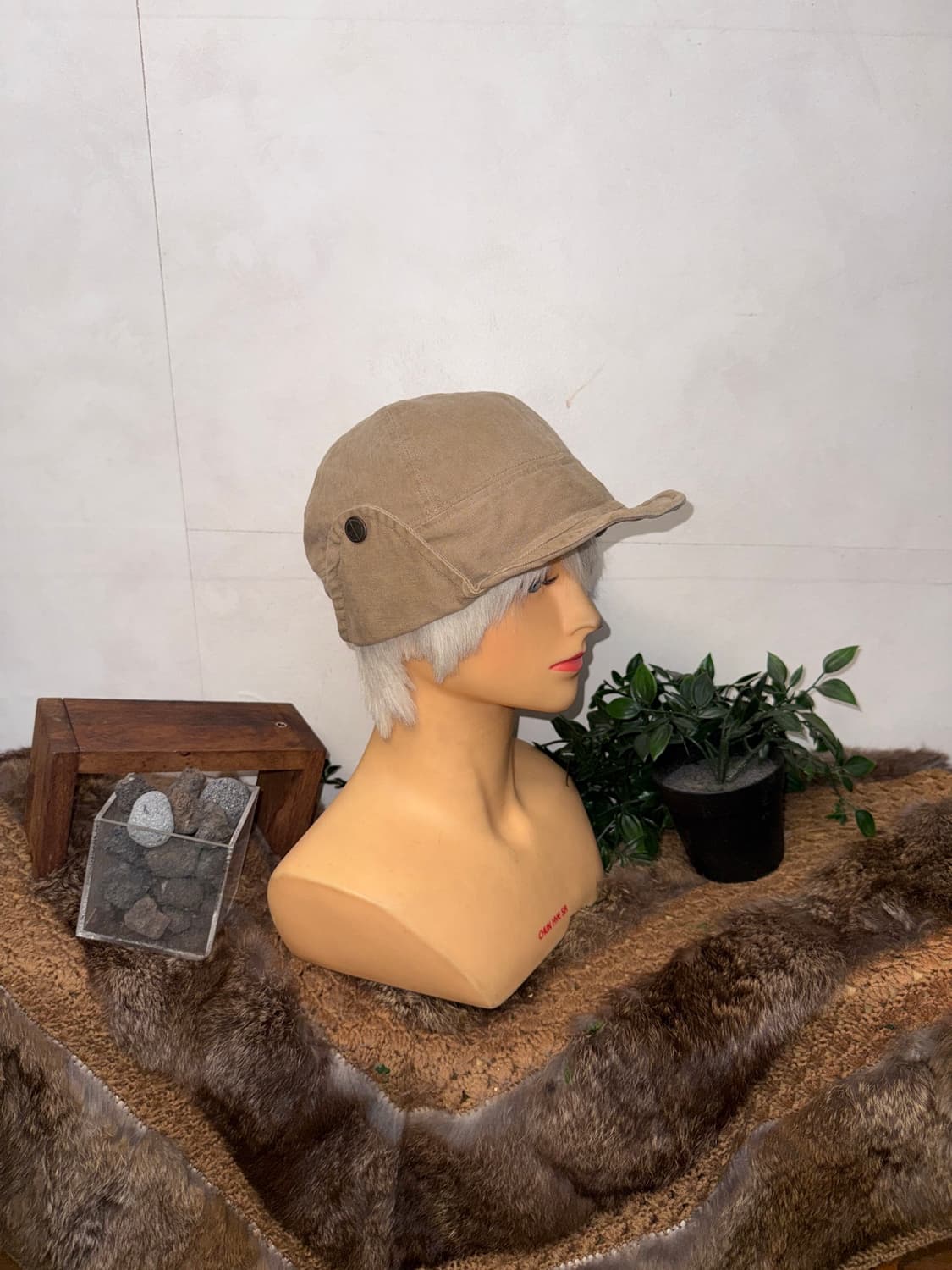 Beige button ear flaps cap 상품이미지3