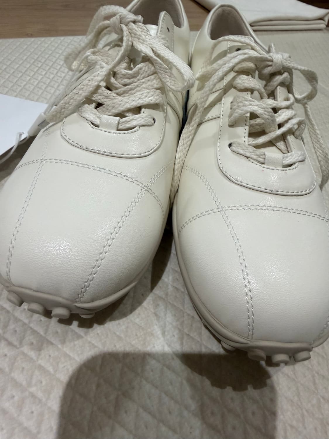 스탠드오일 크림색 스니커즈 상품이미지2