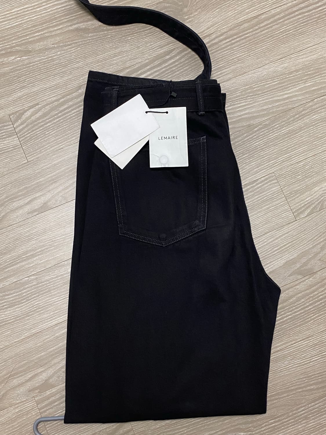 르메르 트위스트 팬츠 데님 블랙 판매합니다 상품이미지2