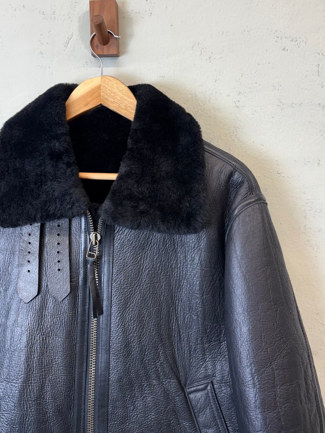 미공군 B-3 오리지날 양가죽 양털 무스탕 블랙 상품이미지3